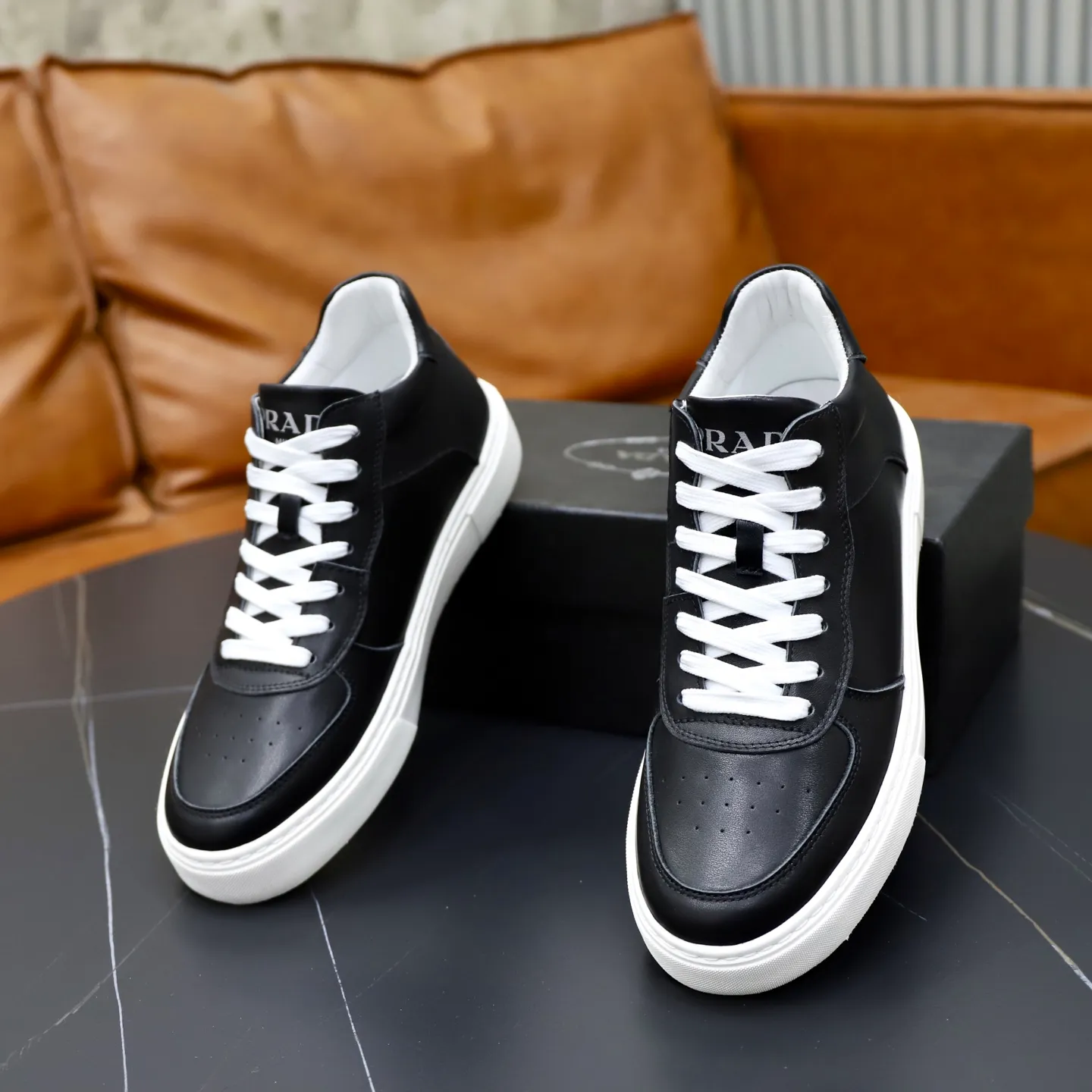 Ex-factory price: 460💰🙅‍♂️🙅‍♂️🙅‍♂️ Brand: PRADA Standard code: 38–44 (45 can be customized) Grade: Same as the official website Material: Original cowhide fabric Comfortable pigskin lining Lightweight wear-resistant outsole Style category: Men's fashionable casual shoes and boots Running sneakers Distinguished luxury brand elements Top luxury Color: actual picture color